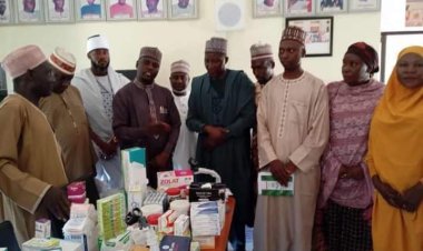 FCE Zaria Alumni Association Donates Medical Supplies to College