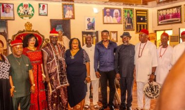 Acting Vice-Chancellor of Nnamdi Azikiwe University Visits Awka Traditional Ruler