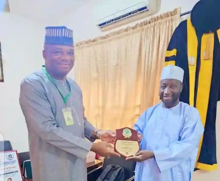 FULAFIA Deputy Dean  Dr. Tijani Ahmed Ajayi Receives Award for Humanitarian Service