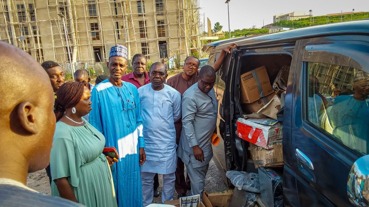 FULOKOJA: Prof Olayemi Akinwumi Receives 120 Desktop Computers from Canadian Friends