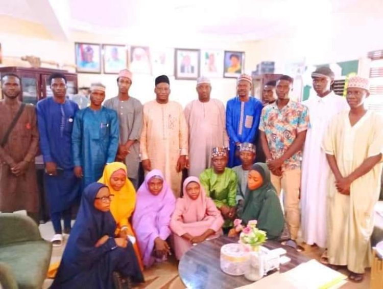 Jama'a Emirate Students' Association Pays Courtesy Visit to Acting Registrar of Federal College of Education, Zaria