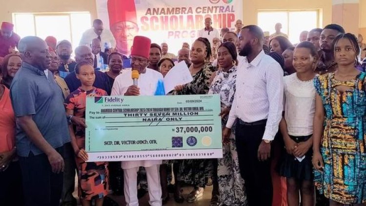 Sen. Umeh Awards Scholarships to 223 Anambra Central Students in Tertiary Institutions