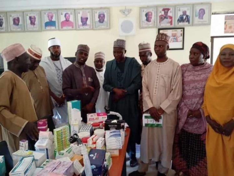 FCE Zaria Alumni Association Donates Medical Supplies to College