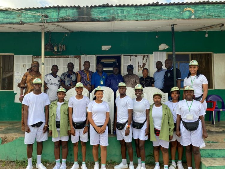 Ife East Monarch Donates Chairs to NYSC Osun State