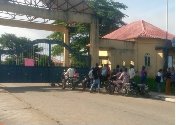 Akwa Ibom Polytechnic Workers Block Gates Demanding Retirement Age Increase