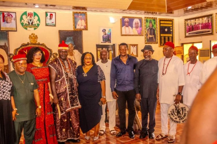 Acting Vice-Chancellor of Nnamdi Azikiwe University Visits Awka Traditional Ruler