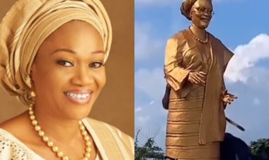 Ooni Honors Oluremi Tinubu with Golden Statue at Obafemi Awolowo University Ceremony