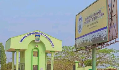 Emmanuel Alayande University of Education Strengthens Security Partnership with Nigerian Police, Donates Computer to Ojongbodu Division