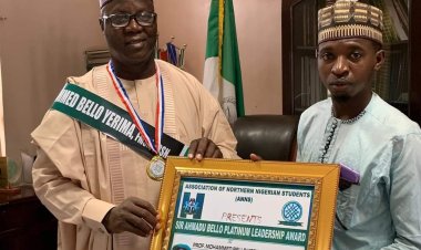 Sokoto State University Vice-Chancellor Receives Sir Ahmadu Bello Platinum Award