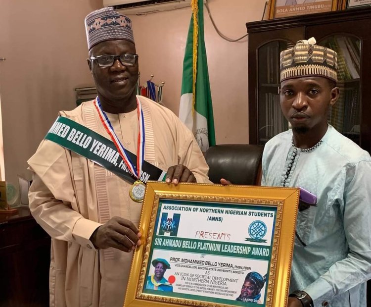 Sokoto State University Vice-Chancellor Receives Sir Ahmadu Bello Platinum Award