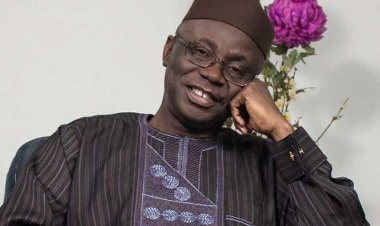 Pastor Tunde Bakare Donates Power Plant to UNILAG Law Faculty