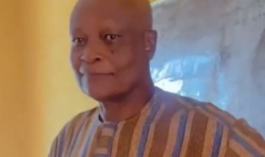 "Wahala for who no come class", Netizens react as AAU Lecturer Dr. Ibadin  Shares Money to Over 100 Students In Class