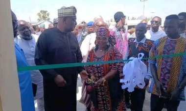 Former Taraba Governor Jolly Nyame Commissions New Bus Stop at College of Education Zing