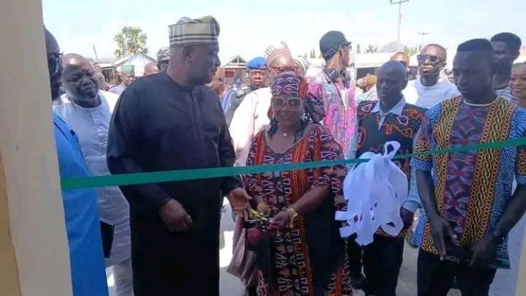 Former Taraba Governor Jolly Nyame Commissions New Bus Stop at College of Education Zing