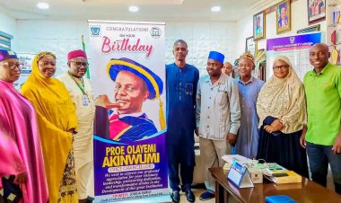 FULOKOJA Staff Celebrate Vice-Chancellor, Prof. Akinwumi, on 61st Birthday
