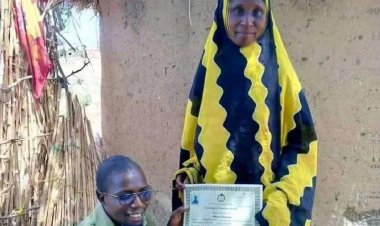 Corper Returns Home with NYSC Certificate, Pays Emotional Tribute to Mother