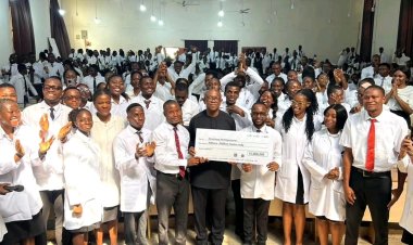 Peter Obi Donates ₦15 Million to University of Nigeria Nsukka Dental Students Association