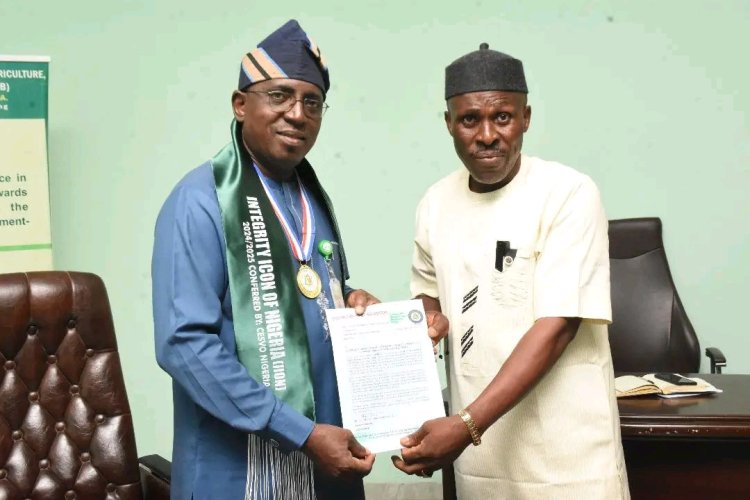FUNAAB VC Honoured as Integrity Icon of Nigeria, Bags Good Governance Medal
