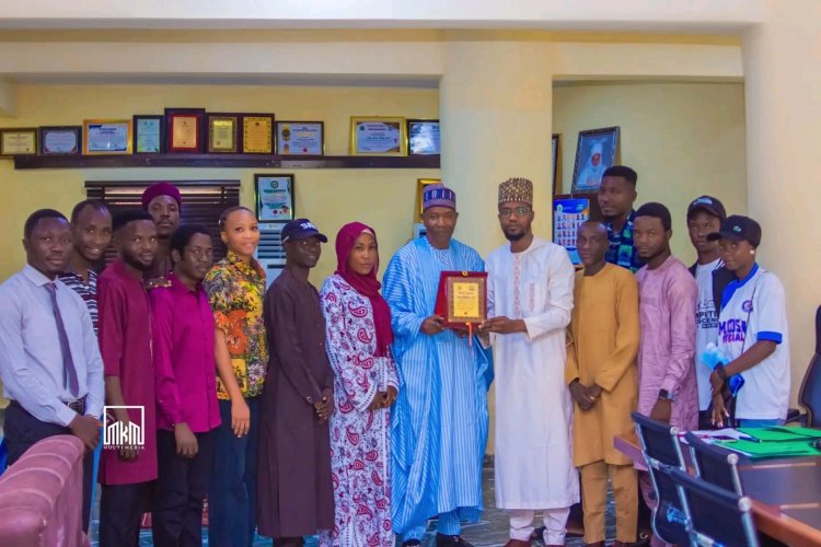 FUKASHERE SRC Presents Award to Vice Chancellor Prof. Umaru A Pate