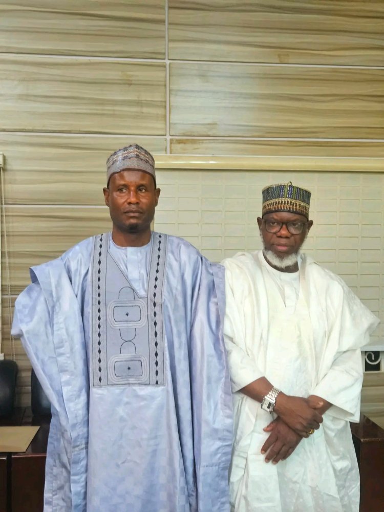 Former Vice Chancellor Visits Al-Istiqama University