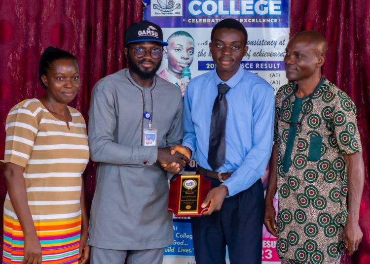 UNILORIN Medical Student, Shalom Adesina, Wins Gamaliel Onosode Award for Academic Excellence