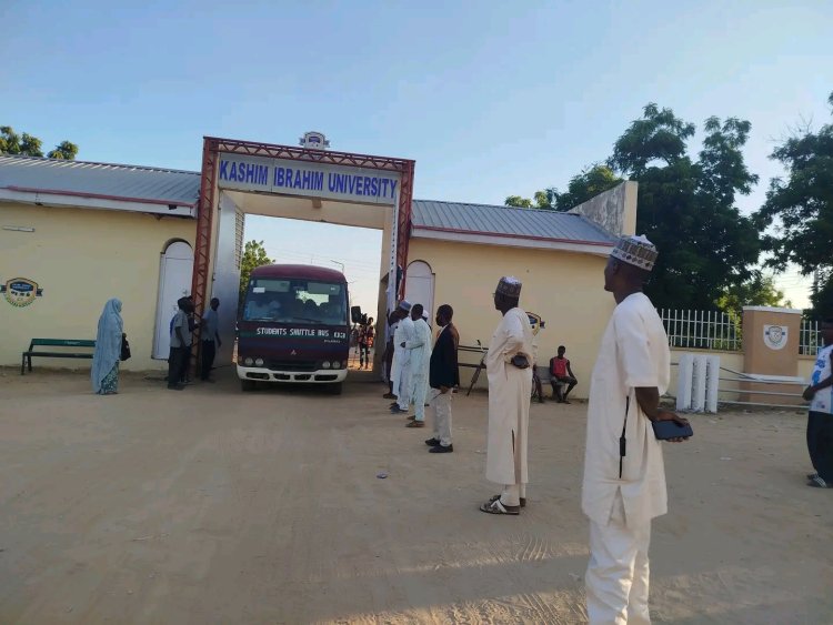 KIU VC Monitors Compliance with New Student Transportation Guidelines