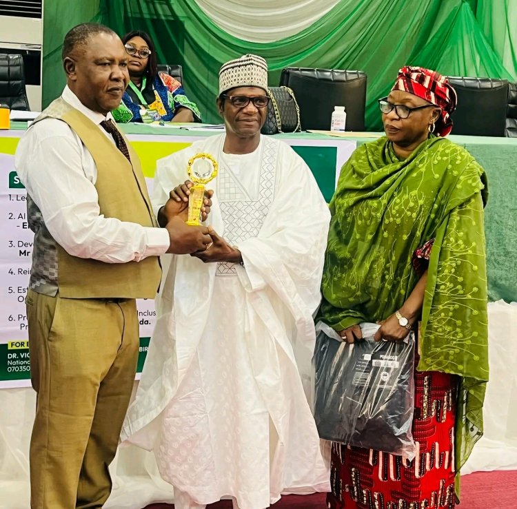 NSUK Registrar Dr. Bala Isyaka Ahmed II Honored with ANUPA Award of Excellence