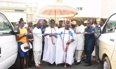 FUNAAB Pro-Chancellor Applauds Alumni, Commissions Refurbished Buses to Enhance Revenue