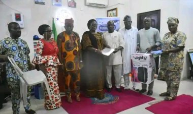 AOCOED National Alumni Association Visits LASUED, Donates Items to Support University Activities
