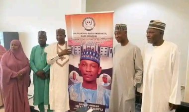 KHAIRUN Management Pays Courtesy Visit to Proprietor’s Office, Presents Banner of Appreciation