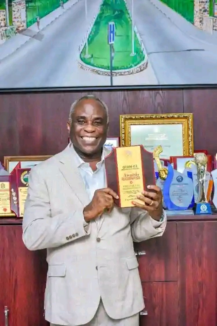 UCH Ibadan Honoured Professor Otegbayo with Prestigious Award