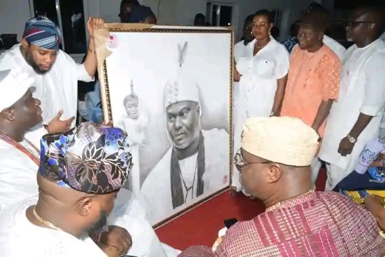 EKSU Alumni Leaders Visit Ooni of Ife, Present Portrait and Publications