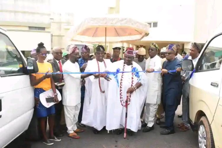 FUNAAB Pro-Chancellor Applauds Alumni, Commissions Refurbished Buses to Enhance Revenue