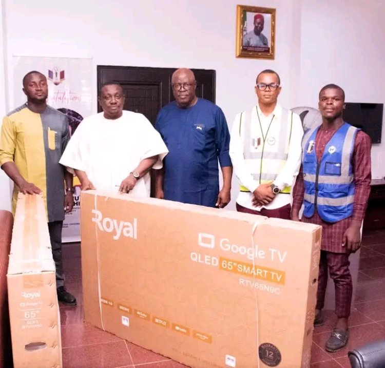 UNIZIK Vice-Chancellor Presents Smart TVs to Students to Boost Campus Experience