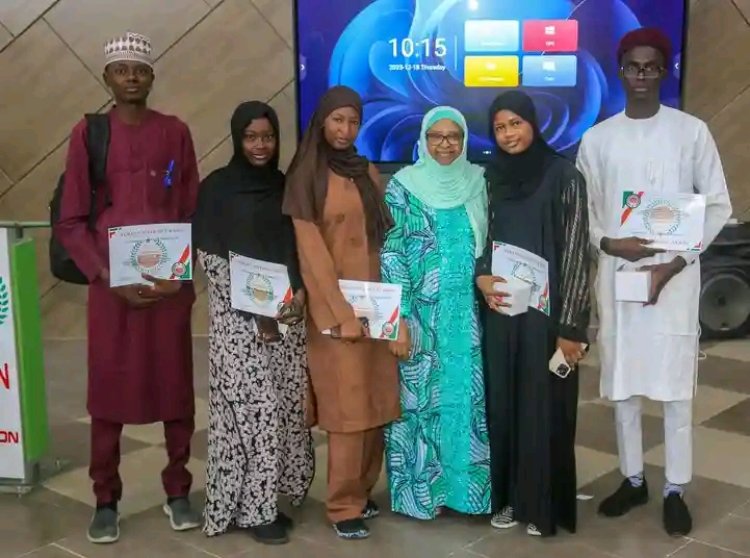 Azman University Honors Outstanding Student Achievement at 2025 Award of Merit Ceremony