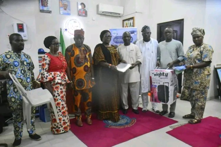 AOCOED National Alumni Association Visits LASUED, Donates Items to Support University Activities