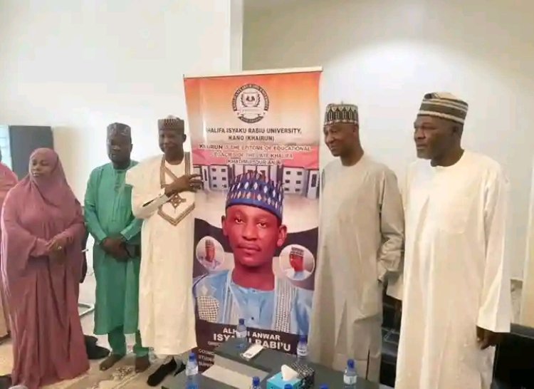 KHAIRUN Management Pays Courtesy Visit to Proprietor’s Office, Presents Banner of Appreciation