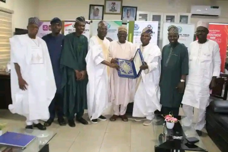 Former Chief of Staff Prof. Ibrahim Gambari Pays Courtesy Visit to Al-Hikmah University