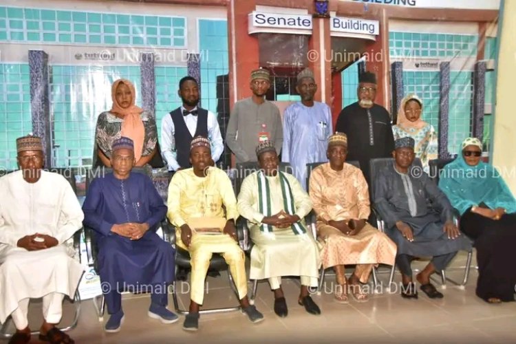 Arewa Students Forum Visits UNIMAID Vice-Chancellor, Confers Honorary Award
