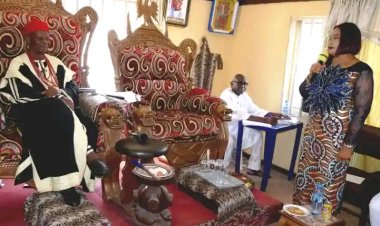 Ufuma Monarch Hails Federal Poly Oko Rector’s Transformational Leadership; Announces 40 Scholarships