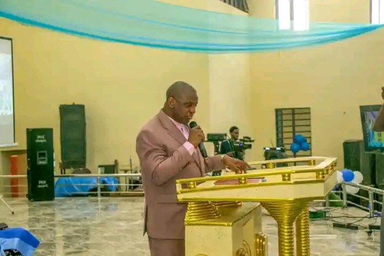 McPherson University Visitor Charges New Students on "5Ds" for Academic Distinction