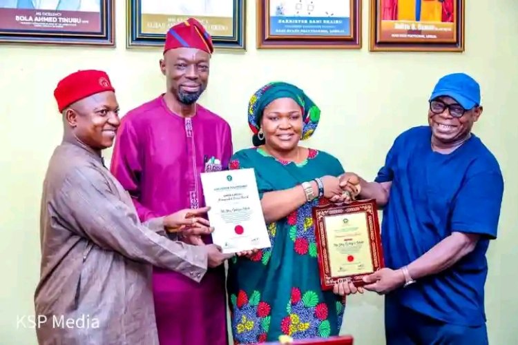 CUSTECH Registrar, Mrs. Glory Yakubu, Receives Distinguished Service Award