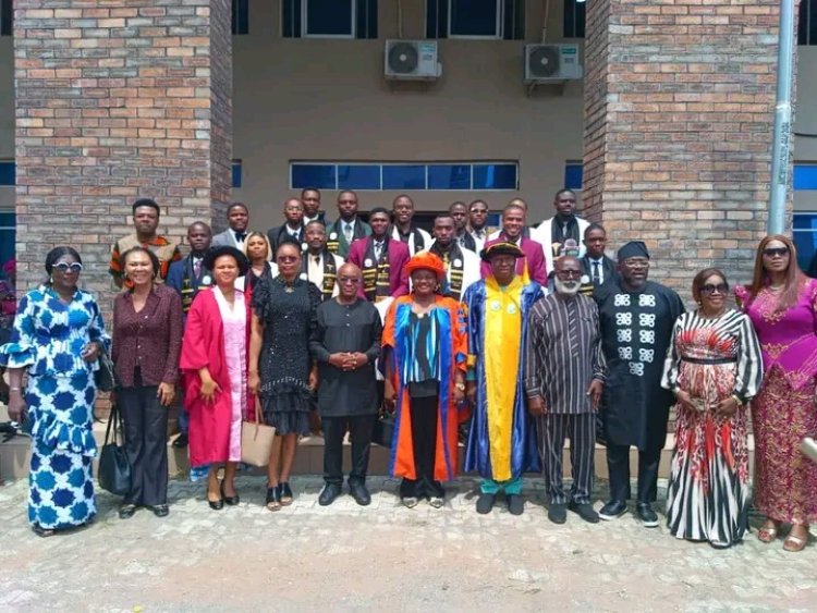 COOU Holds Supplementary Induction Ceremony for 17 Medical Graduates