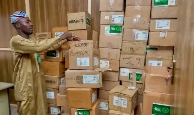 FUTHL Receives 702 Medical Books from Sir Emeka Offor Foundation to Bolster Research and Patient Care