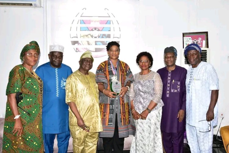 FUTA VC Honoured by Victory College, Ikare-Akoko Alumni with Meritorious Award