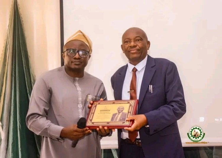 FUTES-IYIN Vice-Chancellor Honoured with Distinguished Leadership Award