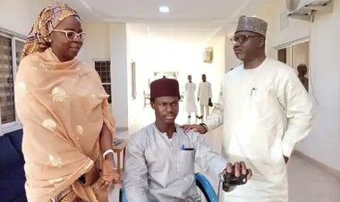 Diplomat Dauda Stanley Babi Donates Tricycle to Gombe State University Student with Mobility Disability