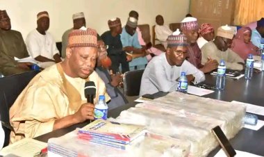 UNIMAID Geography Department Receives High-Tech Equipment and 180 Textbooks from Alumni