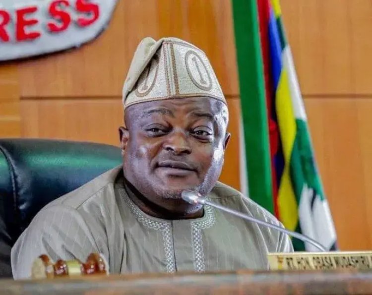 St. Charles Grammar School Alumni  Mudashiru Adeosun Reward Outstanding Students, Teachers with N3 Million Awards