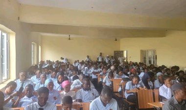 Lens University Faculty of Management Holds Seminar on Career Opportunities in Management Disciplines